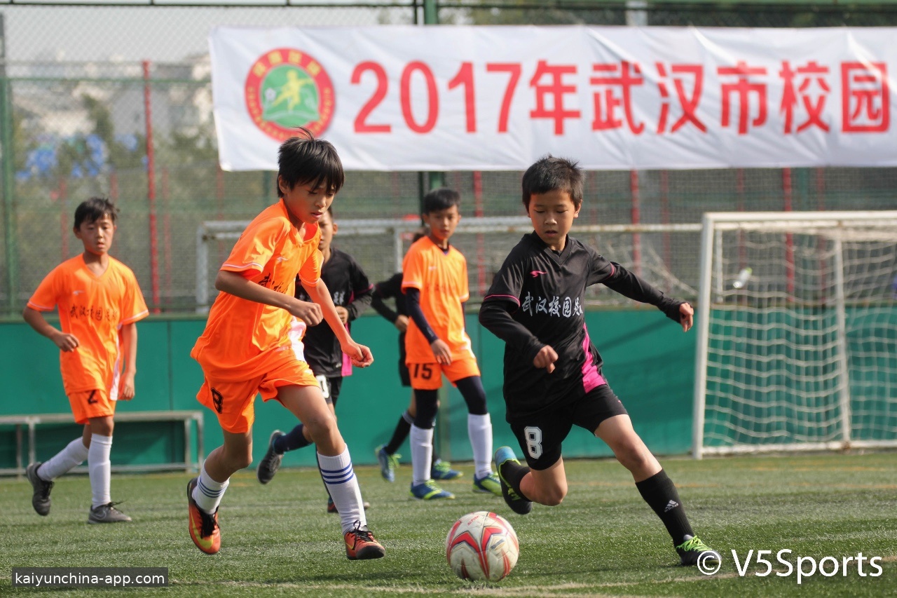 从历史性突破到未来征途：中国足球在蜕变中积蓄力量